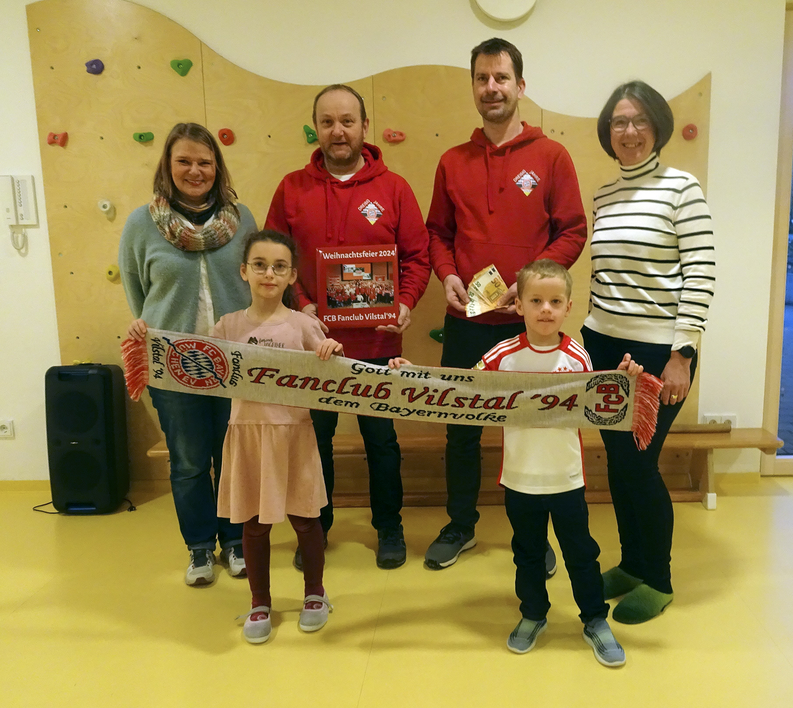 Spendenübergabe FC Bayern an Kindergarten Am Kornfeld